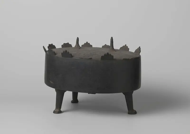 Still life bronze pasteipot by anoniem