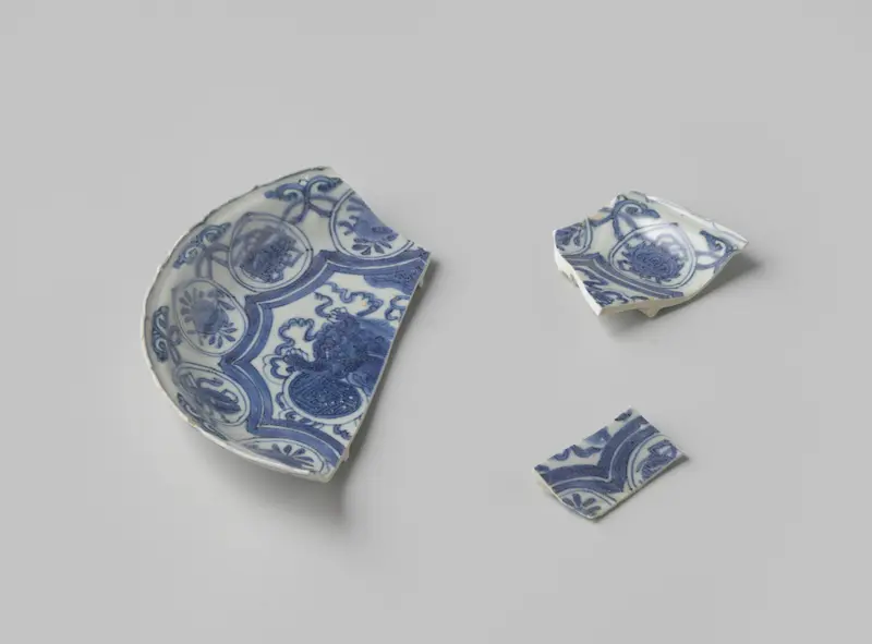 Fragments of a plate from the VOC ship 'Witte leeuw', bone medium, Unknown Artist