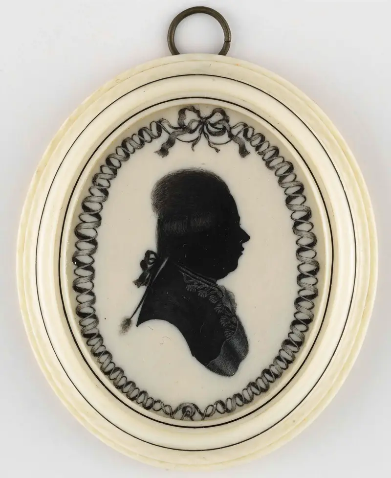Portrait of Willem V, prins van Oranje-Nassau, carved in ivory by unknown artist