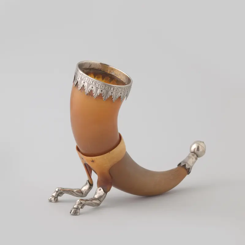 Drinkhoorn van runderhoorn in zilveren montuur, metalwork by Unknown Artist